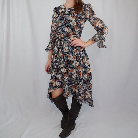 Dresses & Skirts - Floral midi dress